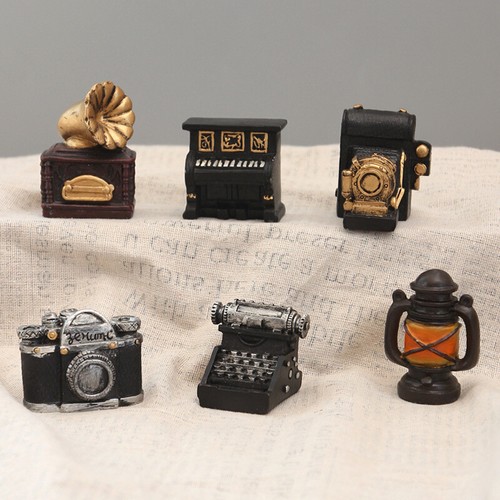 Dolls house miniatures - house, 1/6