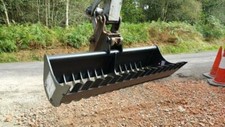 1730mm 4 to 9ton Midi digger excavator stone rake bucket new UK manufactured