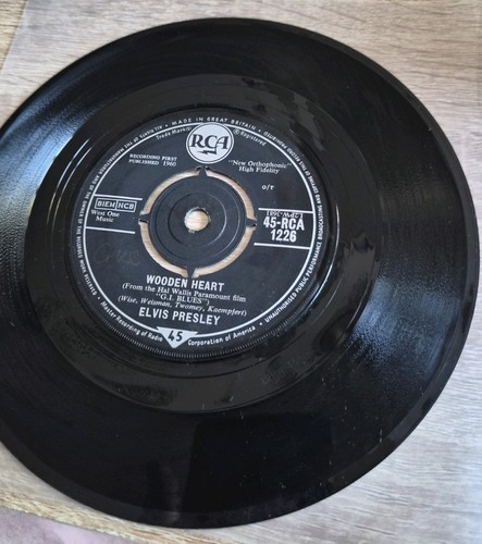 Elvis presley wooden heart - elvis,