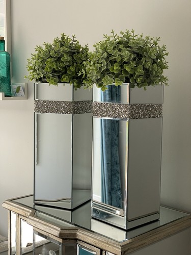 Matching vases mirrored - 2,