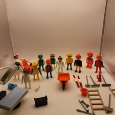 Bundle of assorted small plastic retro toys figures (h16)