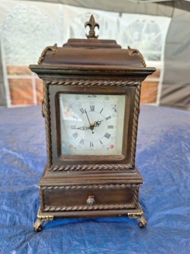 Mantle clock with - mantle,