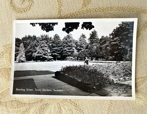 Swindon town gardens bowling - town,