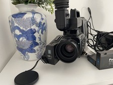 Vintage National Panasonic M7 VHS Movie Camera NV-M7EN  fully working 2 batterie