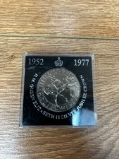 1977 Queen Elizabeth II Silver Jubilee Commemorative Crown Coin in Display Case