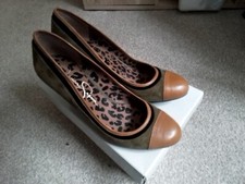 Jessica Simpson Olive Green And Tan Wedge Shoes. Size 6
