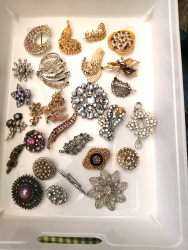 Broken brooches jewellery - 22,