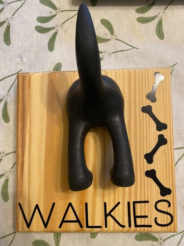 Dog lead hanger