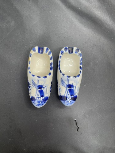 Pair vintage dutch delft - dutch,