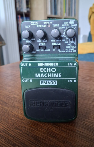 Behringer echo machine em600 - machine,