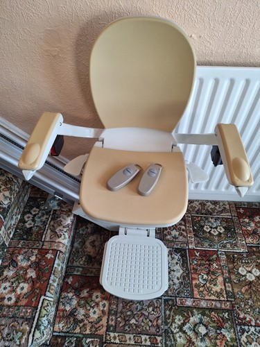 Acorn 130 straight stairlift - straight,