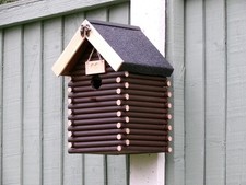 BIRD HOUSE FOR SMALL BIRDS - LOG HOUSE.