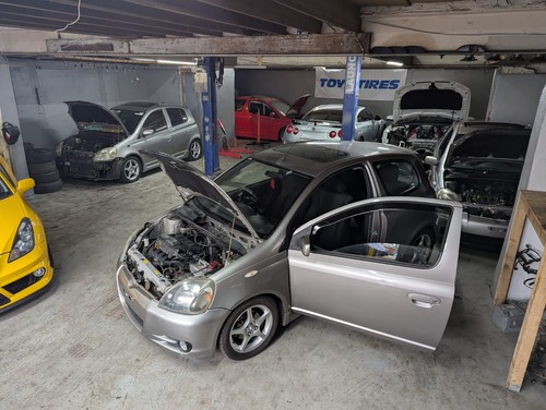 Toyota yaris breaking vitz - toyota,