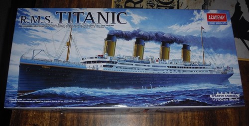 Sealed academy rms titanic - rms,