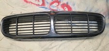 CHROME GRILLE / BLACK VANES