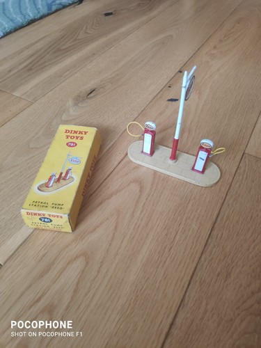 Dinky toys esso petrol pump - toys,