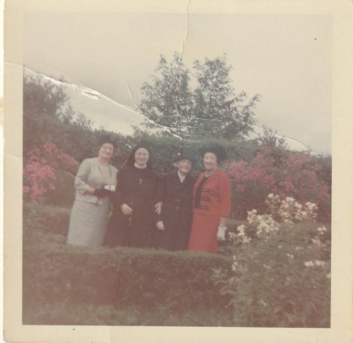 Vintage 1950s snapshot photo - 1950s,