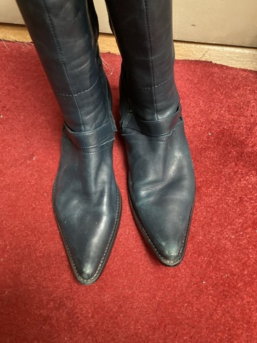 Knee high boots - knee,