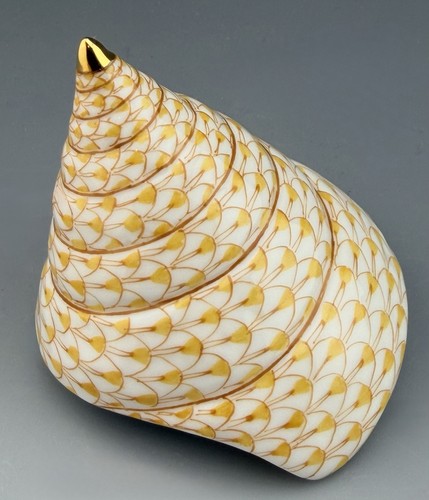 Mint herend trochus shell - 🦋,