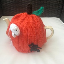 HAND KNITTED AUTUMN HALLOWEEN PUMPKIN TEA COSY MEDIUM TEAPOT WITH CAT/MOUSE