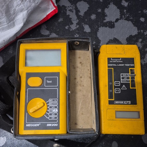 Megger 200 megohmmeter - 200,