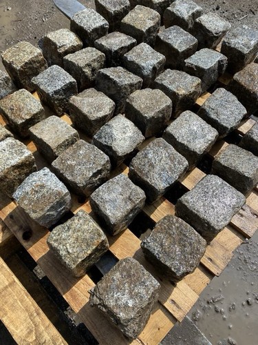 Reclaimed grey granite - grey,