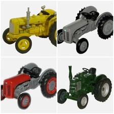 Oxford Tractors 1:76 Scale NEW with Case & Plinth