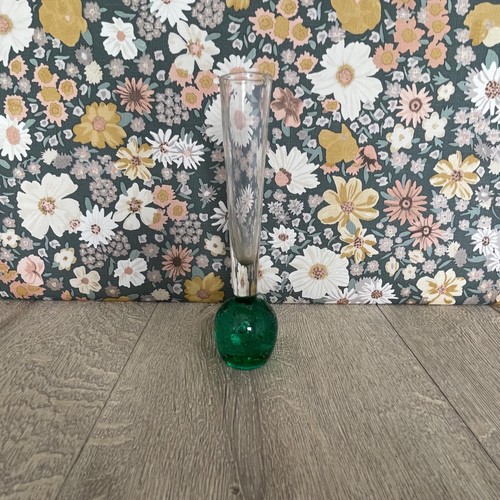 Controlled bubble glass bud - controlled,