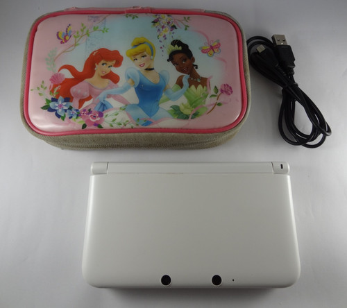Nintendo white 3ds case - -,