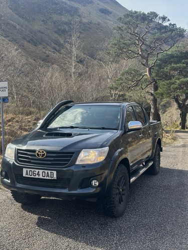 Toyota hilux invincible - toyota, 3.0l