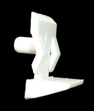 Pack of 16 White Plastic 5mm