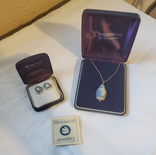Wedgwood teardrop pendant - ,