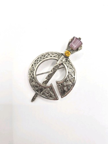 Celtic penannular brooch - penannular,