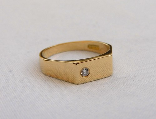 18ct yellow gold diamond - hm,