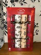 12 Christmas Crackers Holly