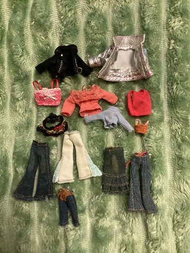 Bratz mini dolls - bratz, clothes
