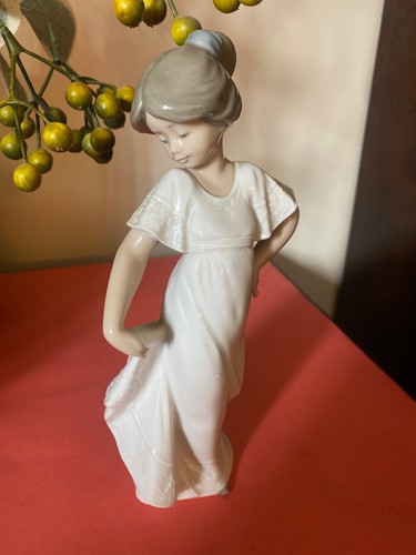 Nao lladro figurine - by, girl