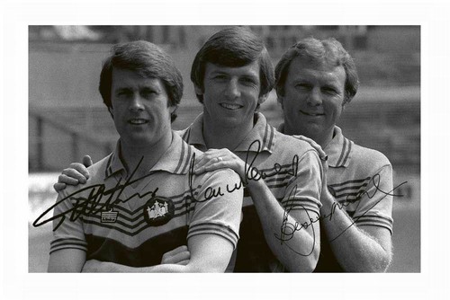 Bobby moore martin peters - bobby, &