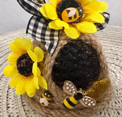 Primitive bee hive - ,