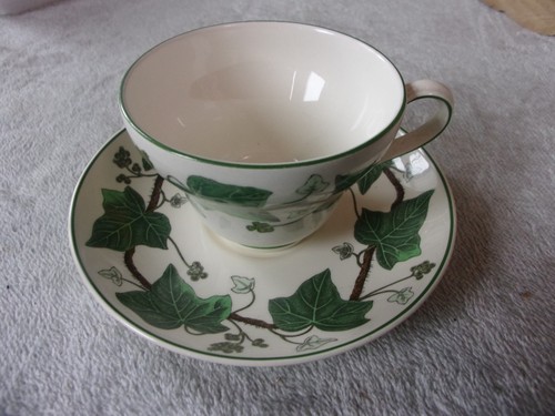 Wedgwood napoleon ivy teacups - wedgwood,