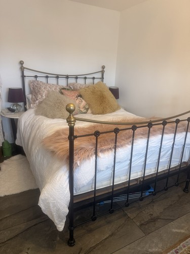 And bed queen size - queen,