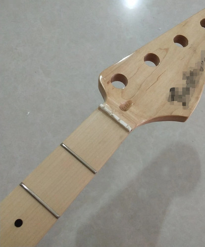 String maple bass guitar - 4,