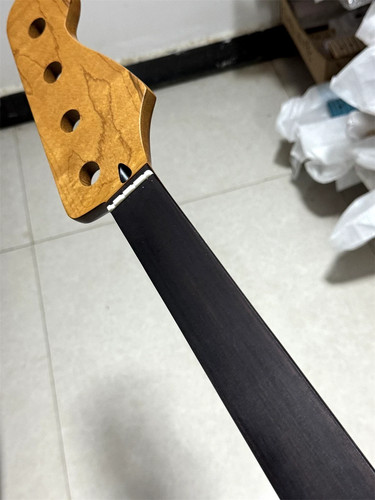 Fretless roasted flame maple - roasted, 4