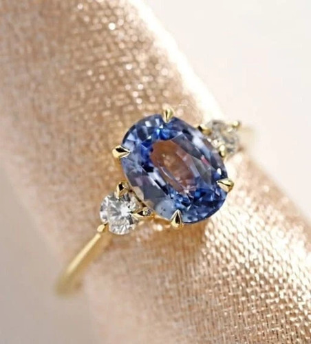 Oval cut natural blue - 3.60,