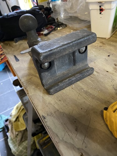 Detachable tow bar fitting - ,