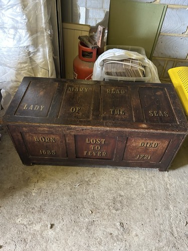 Small 19th coffer - small,