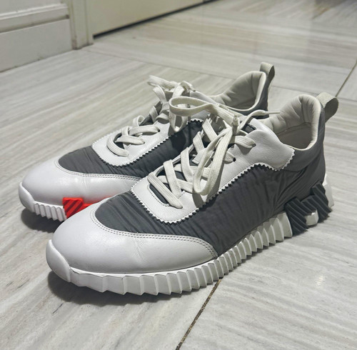 Hermes grey white - bouncing, low