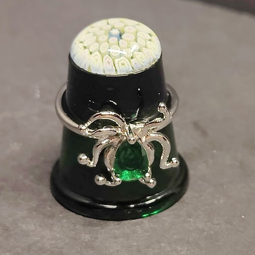 541 green glass thimble - #541.,