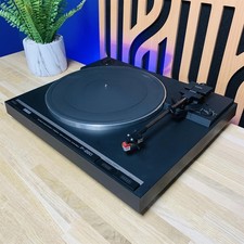 Yamaha P-220 Semi-Automatic Belt-Driven Turntable inc Warranty