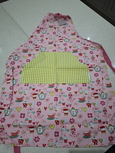 Pretty cupcake pattern bib - cupcake,
